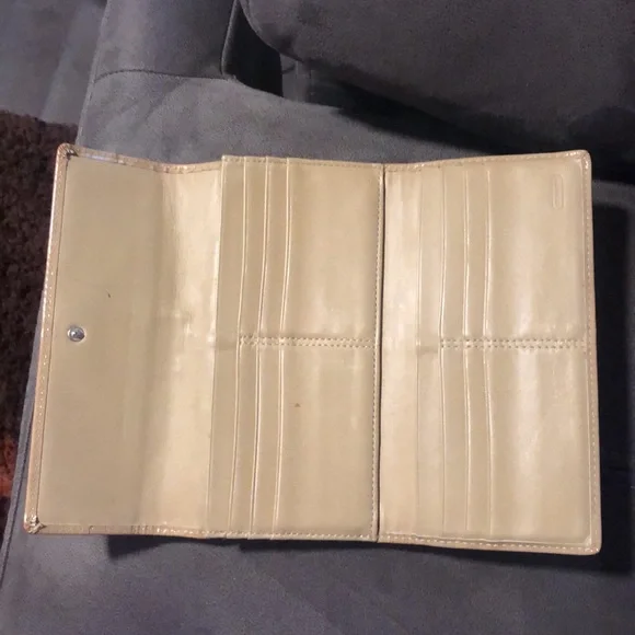 Coach signature large wallet holds tons of cards - Picture 3 of 5
